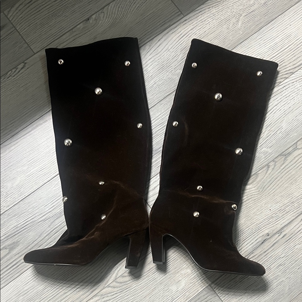 Elegant Brown Knee-High Boots with Pearl Accents. Zara size 8